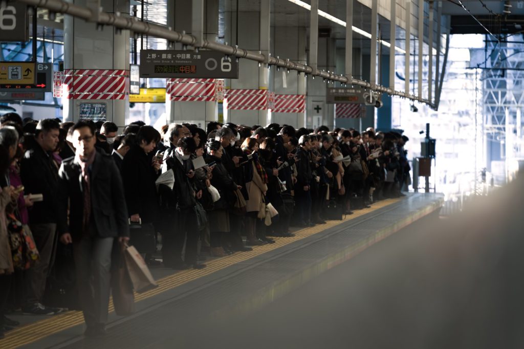 浮気相手の勤務先を調べる